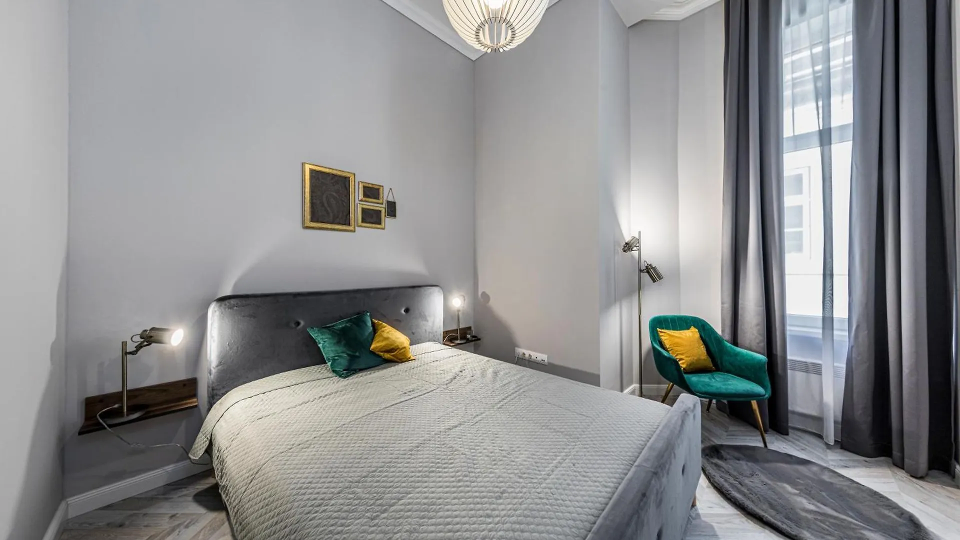 2Bdr+2A/C+For Long Term Too+Large Flat+Quiet+Soho! Apartment Budapest