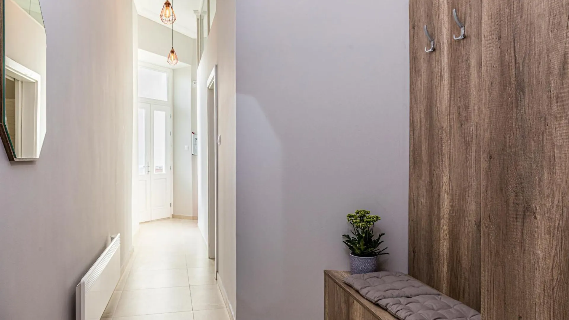2Bdr+2A/C+For Long Term Too+Large Flat+Quiet+Soho! Apartment Budapest Hungary
