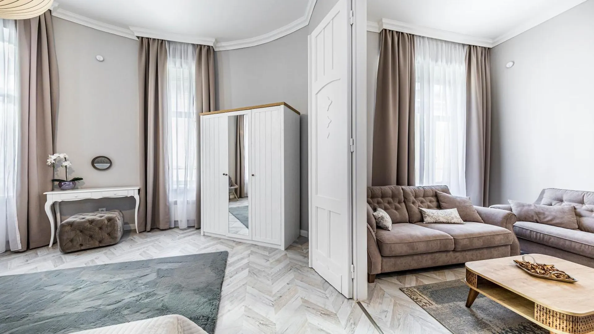 2Bdr+2A/C+For Long Term Too+Large Flat+Quiet+Soho! Apartment Budapest