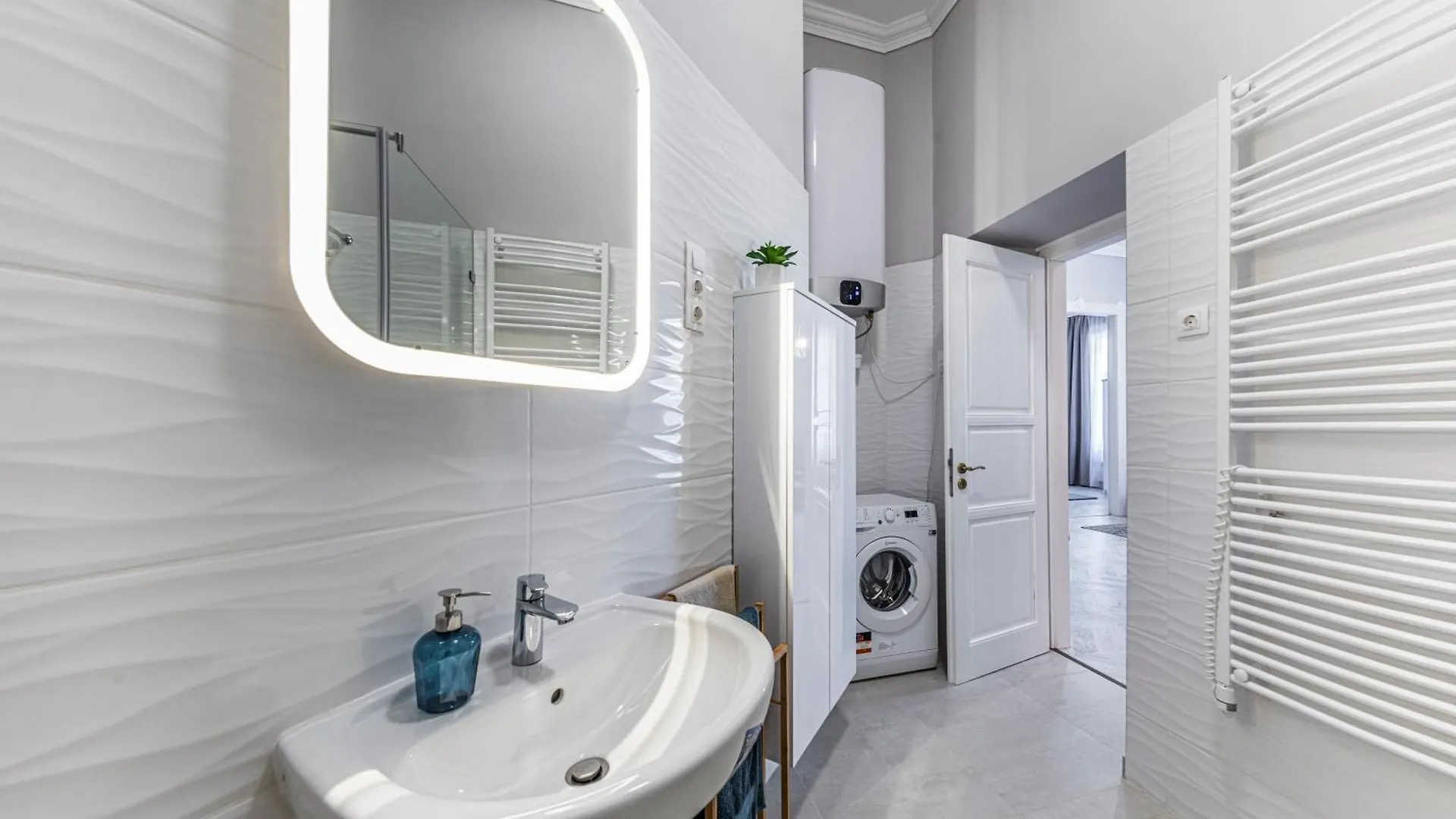 2Bdr+2A/C+For Long Term Too+Large Flat+Quiet+Soho! Apartment Budapest