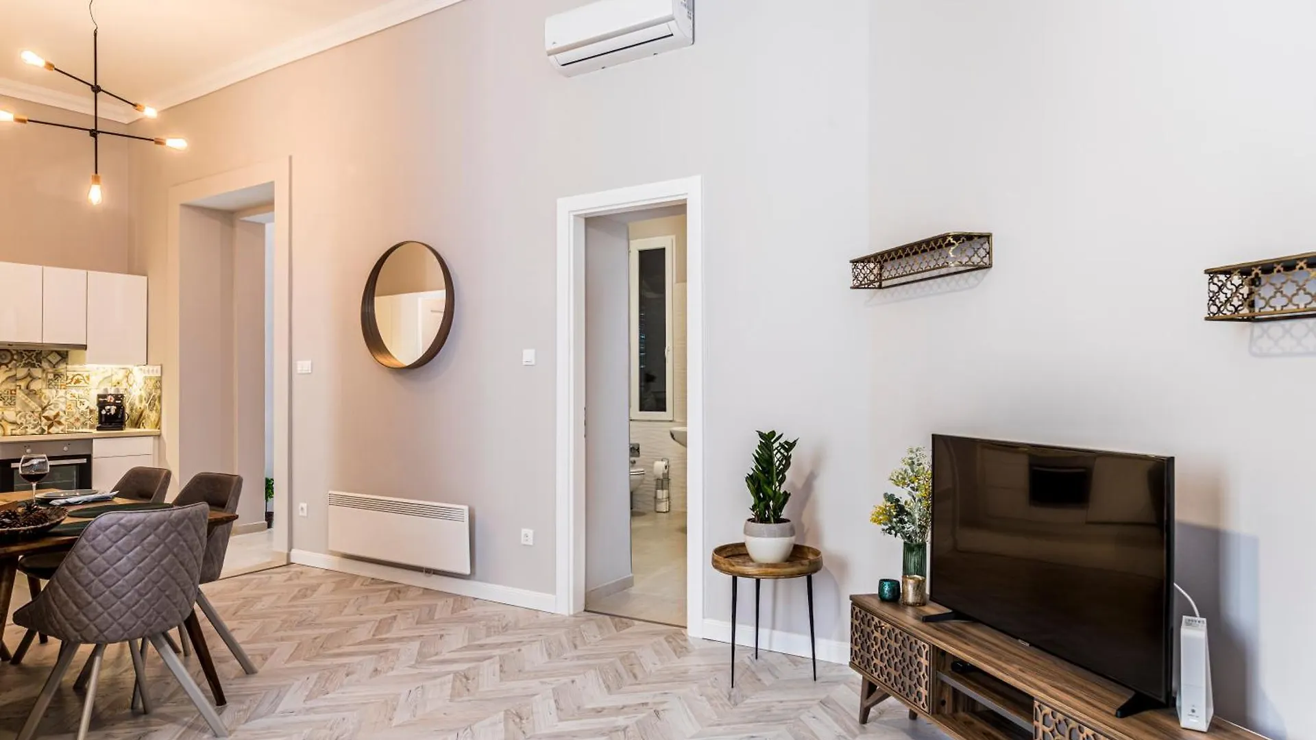 2Bdr+2A/C+For Long Term Too+Large Flat+Quiet+Soho! Apartment Budapest 0*,  Hungary