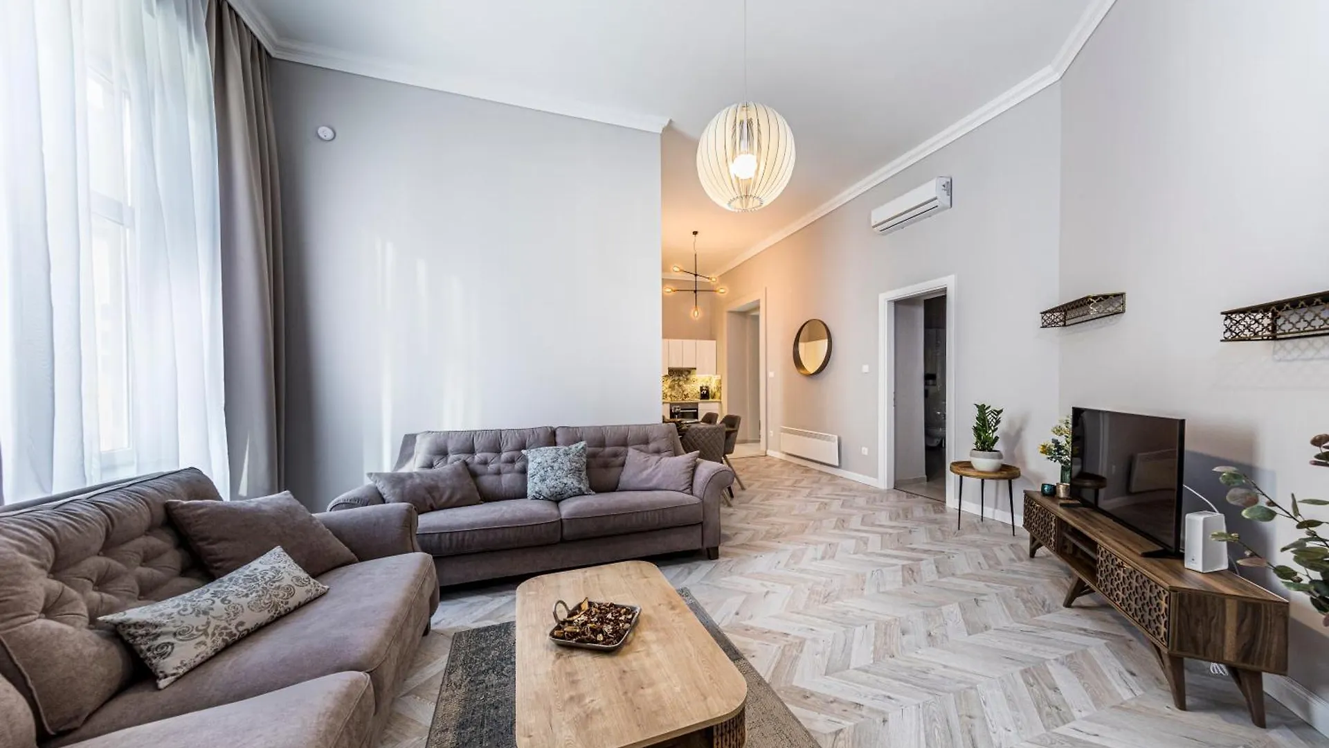2Bdr+2A/C+For Long Term Too+Large Flat+Quiet+Soho! Apartment Budapest